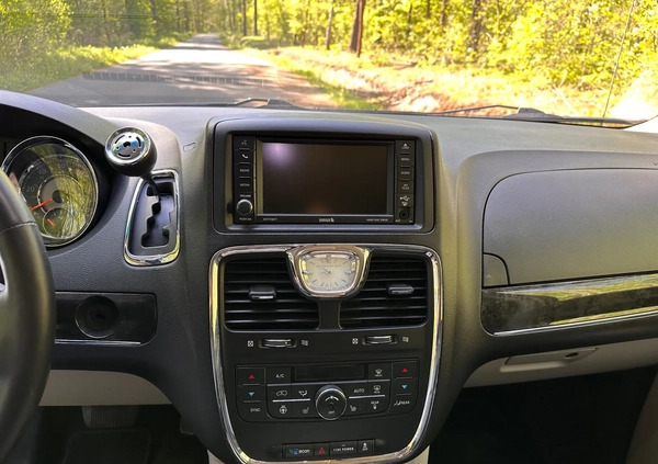 Chrysler Town &amp; Country cena 66000 przebieg: 243931, rok produkcji 2015 z Ostróda małe 137